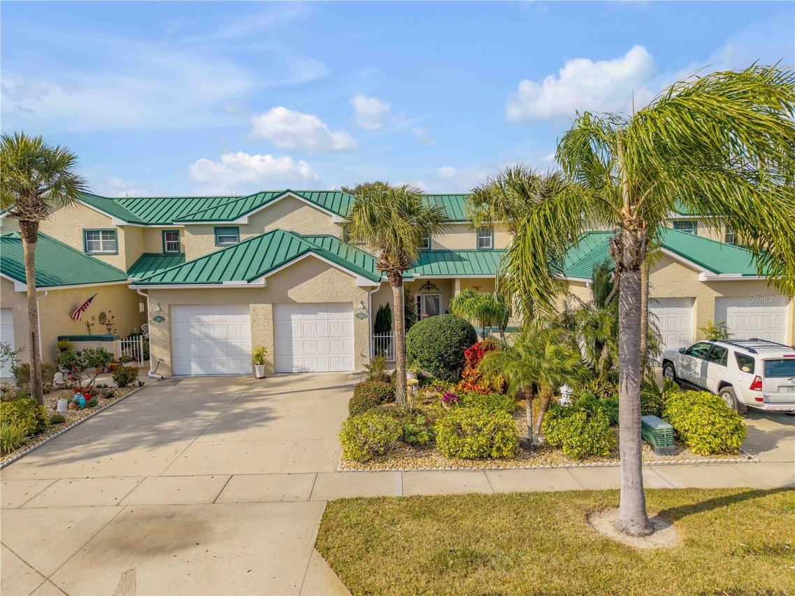 415 Bouchelle Dr., New Smyrna Beach, FL 32169