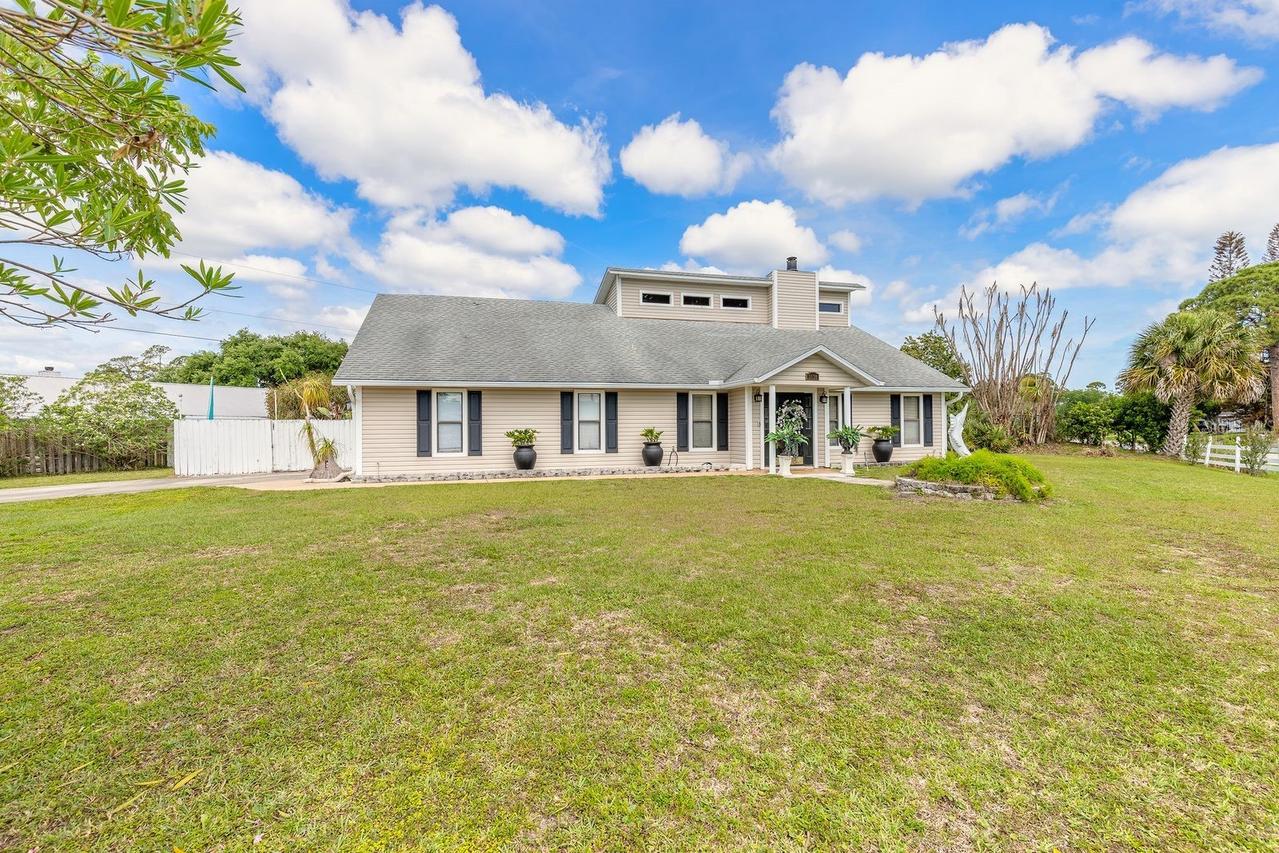 3130 Royal Palm Dr., Edgewater, FL 32141