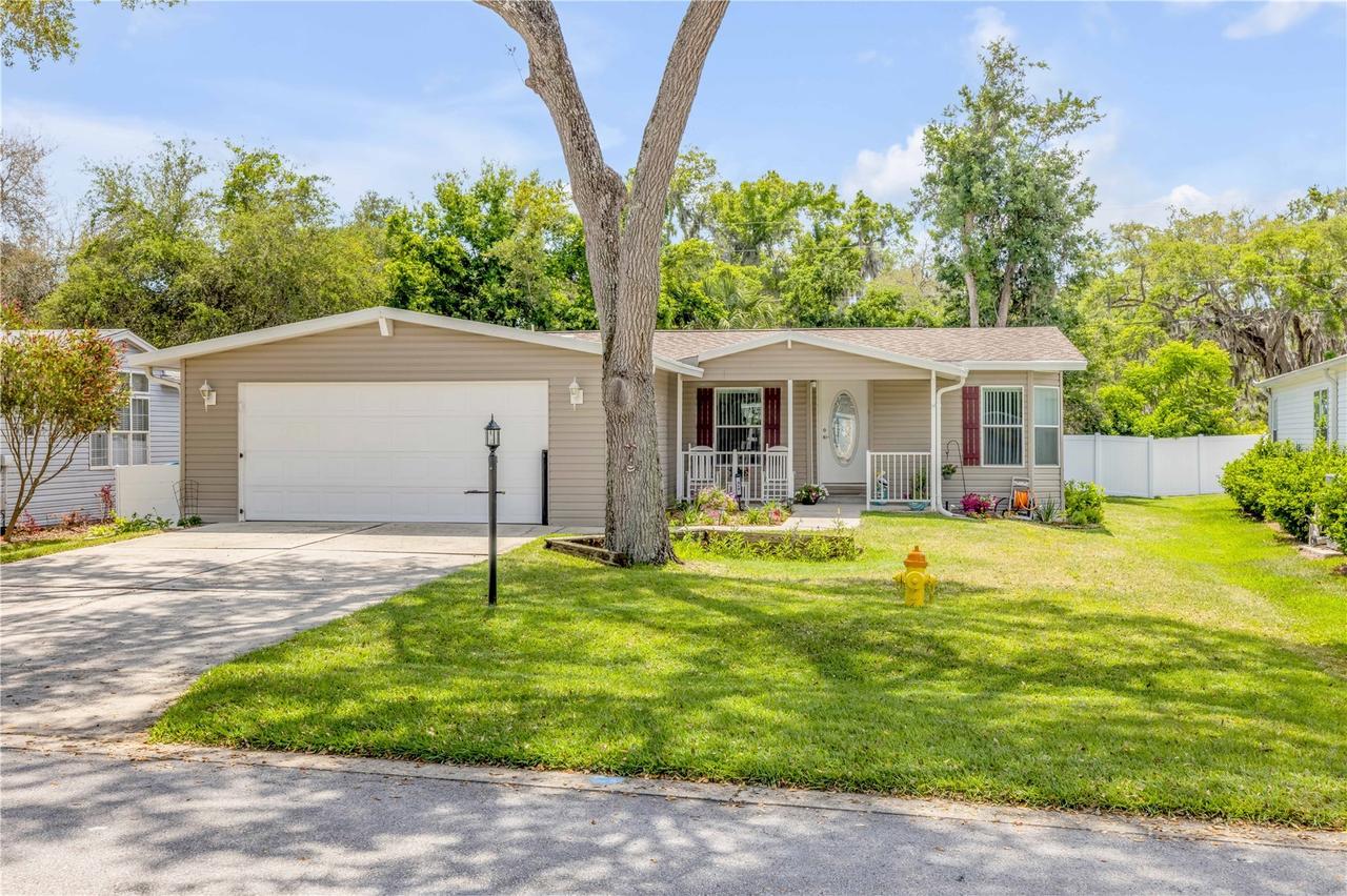 317 Water Landing Dr., Oak Hill, FL 32759