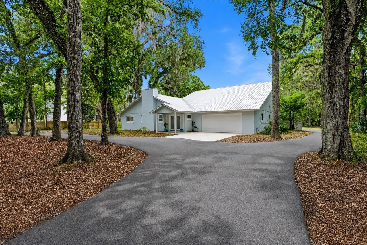 555 Wildwood Dr., New Smyrna Beach, FL 32168