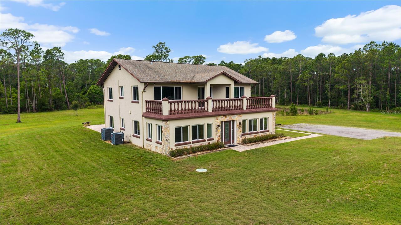 204 El Pino Dr., New Smyrna Beach, FL 32168