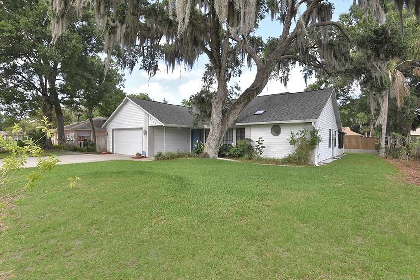 2213 Pine Tree Dr., Edgewater, FL 32141