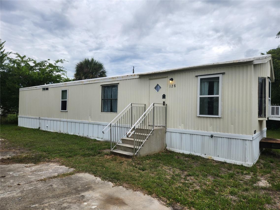 128 Center St., Oak Hill, FL 32759