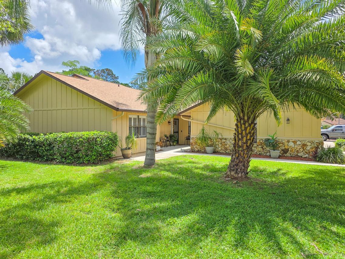 100 Sea Pines Cir., Daytona Beach, FL 32114