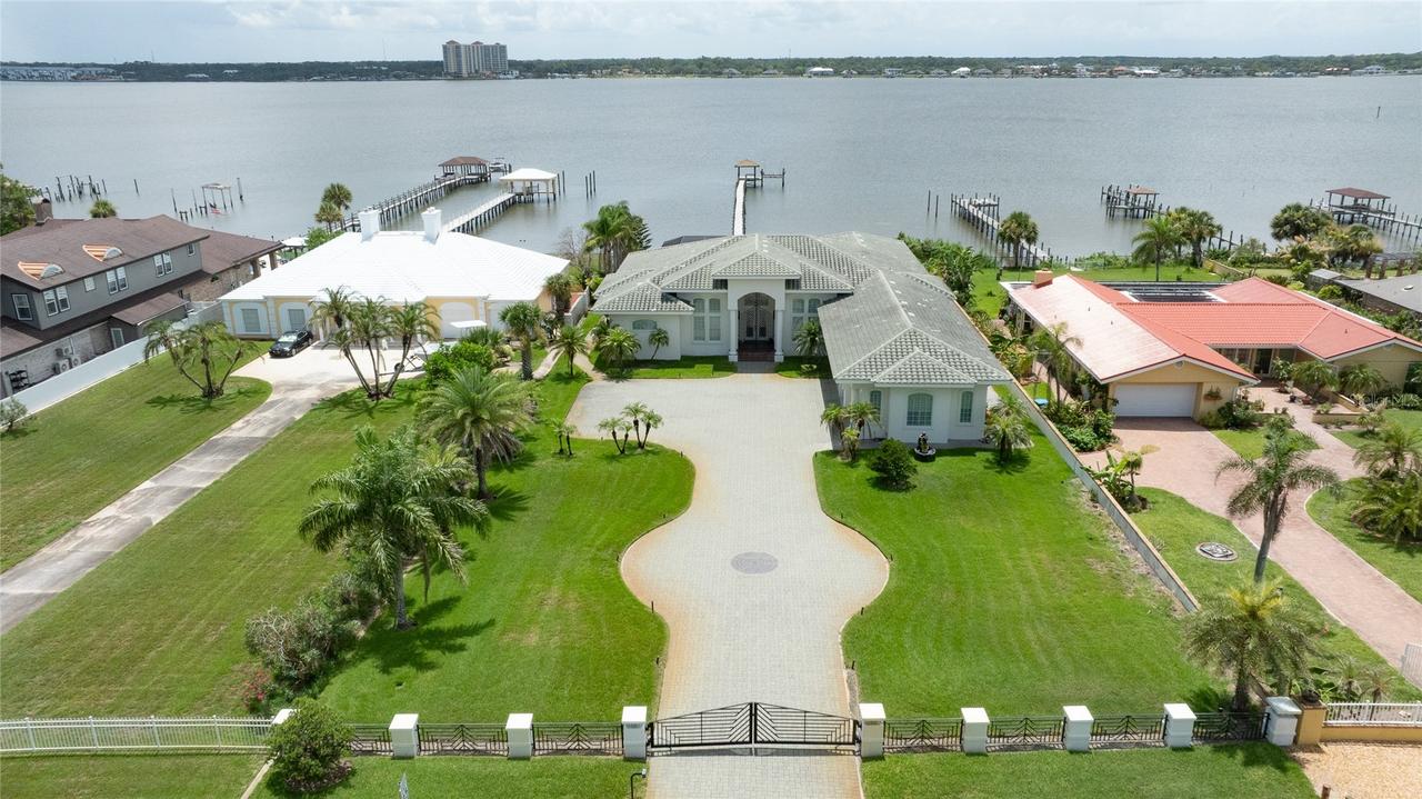 3020 S Peninsula Dr., Daytona Beach Shores, FL 32118