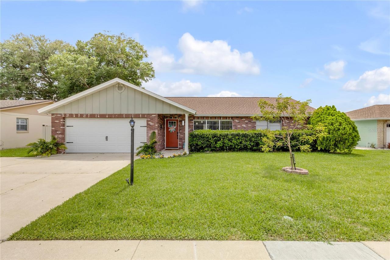 2952 Carriage Dr., South Daytona, FL 32119