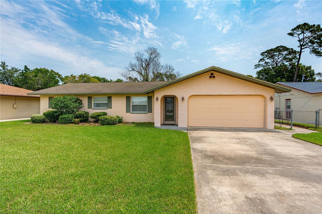 2955 Carriage Dr., South Daytona, FL 32119