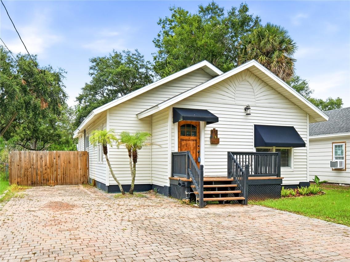 813 Live Oak St., New Smyrna Beach, FL 32168