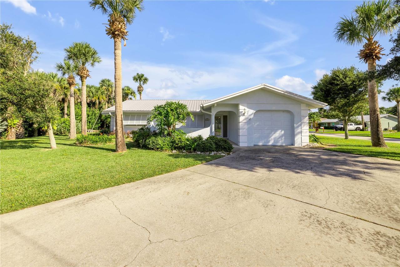 13 Hillside Dr., New Smyrna Beach, FL 32169