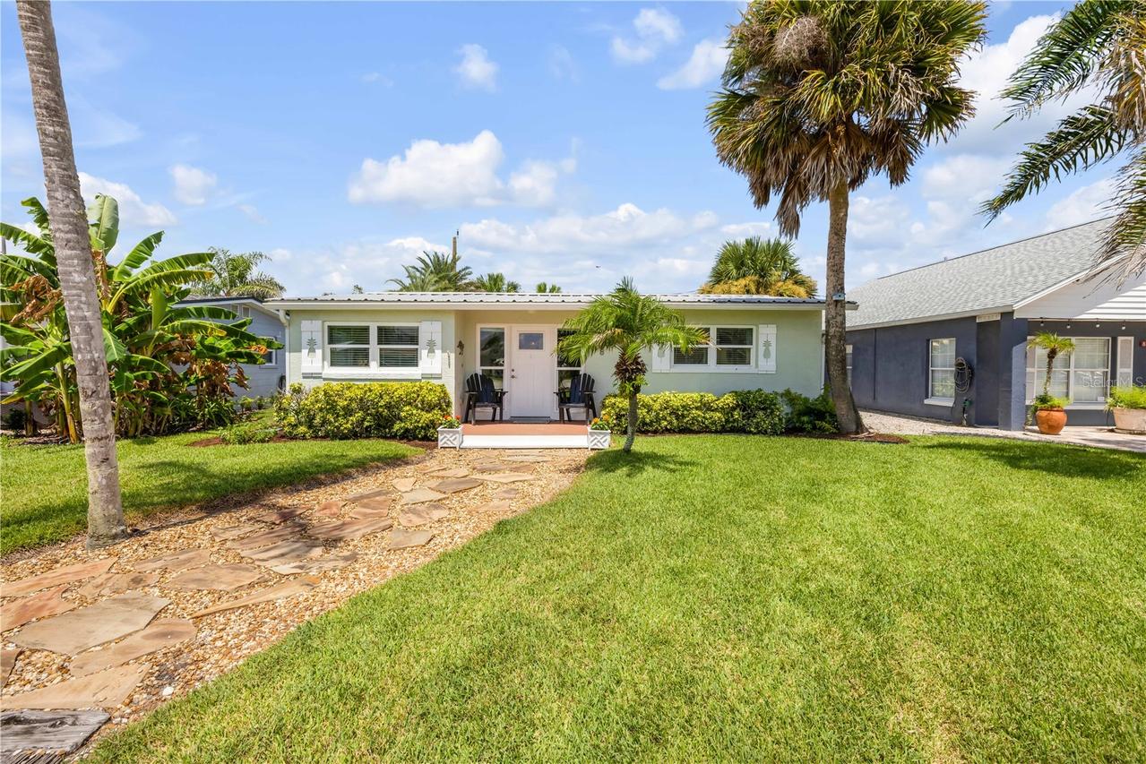 828 E 25th Ave., New Smyrna Beach, FL 32169