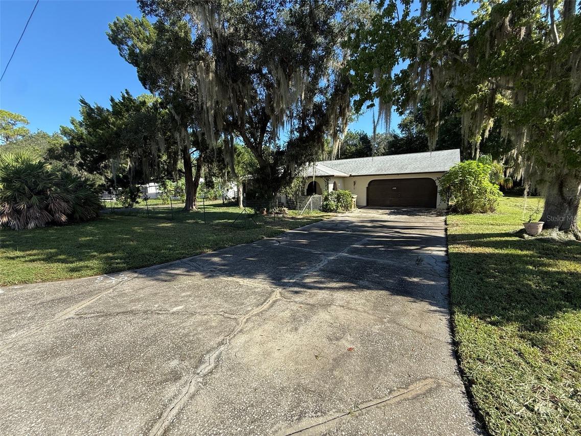 11813 Ocklawaha Dr., Leesburg, FL 34788