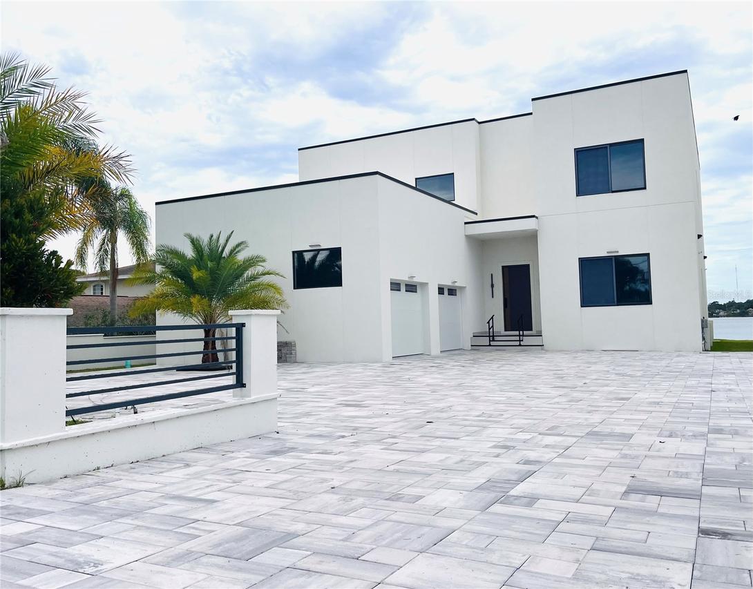 2115 N Halifax Ave., Daytona Beach, FL 32118