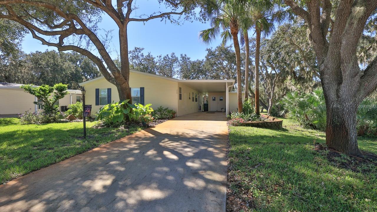494 Sioux Blvd., Oak Hill, FL 32759