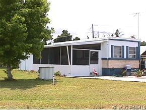 148 Mae St., Oak Hill, FL 32759