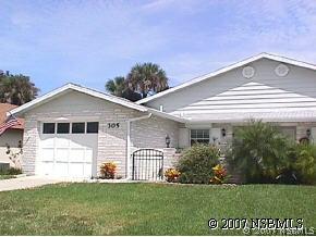 305 Paradise Ln., Edgewater, FL 32132