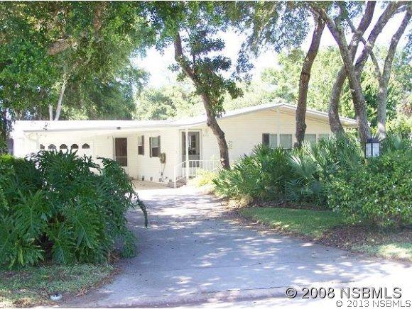 611 Mooring Ln., Edgewater, FL 32141