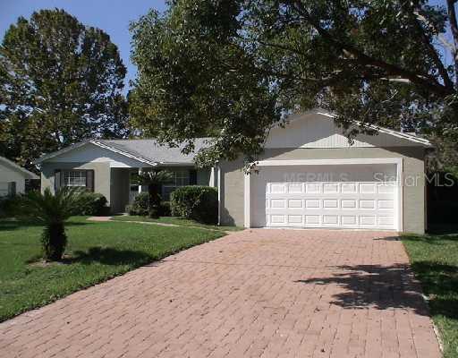 28021 Lois Dr., Tavares, FL 32778