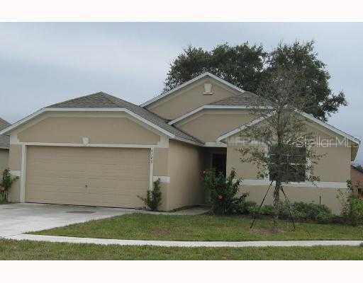 4126 Waltham Forest Dr., Tavares, FL 32778