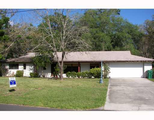 33 Poinsettia Dr., DeLand, FL 32724