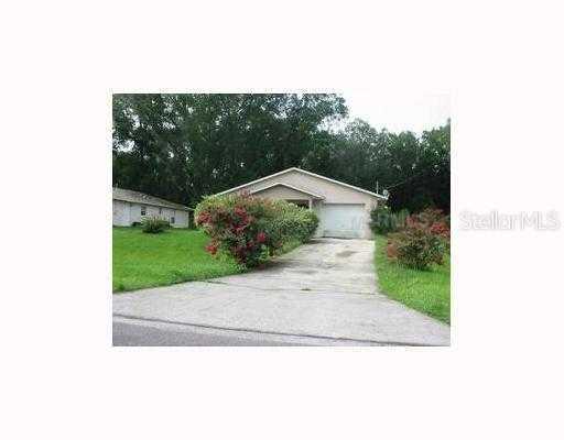 702 Clarke St, Wildwood, FL 34785