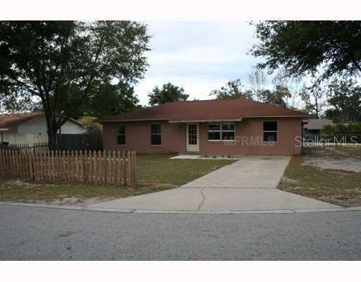 925 Cedar Cir., Tavares, FL 32778