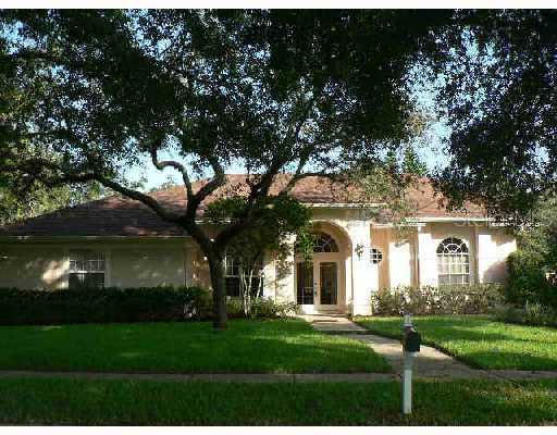 882 Lullwater Dr., Oviedo, FL 32765