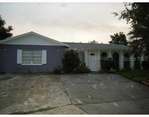 102 Hollyhock Cir., Kissimmee, FL 34743