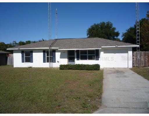 945 Cedar Cir., Tavares, FL 32778