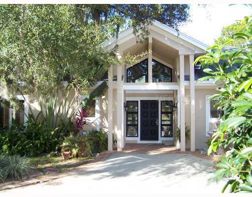 385 Catherine Ln., Groveland, FL 34736