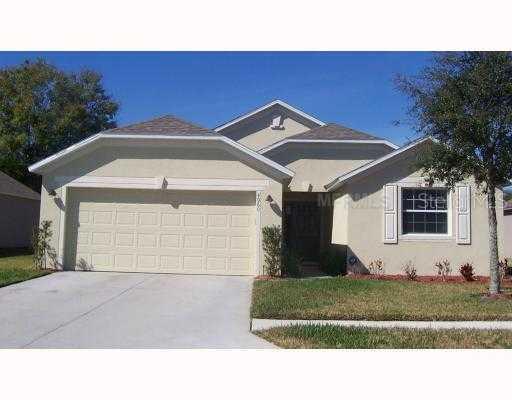 4060 Waltham Forest Dr., Tavares, FL 32778