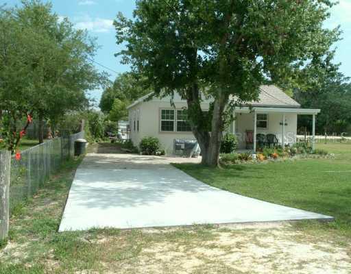 16016 Wallace St., Umatilla, FL 32784