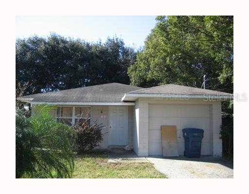 809 N New Hampshire Ave., Tavares, FL 32778