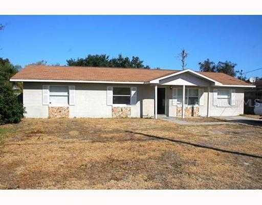 15807 Susanne Dr., Tavares, FL 32778