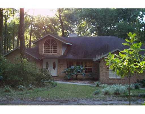 2040 Chinaberry Ln., DeLand, FL 32720