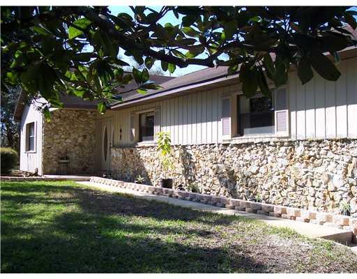 86 Smyrna Dr., DeBary, FL 32713