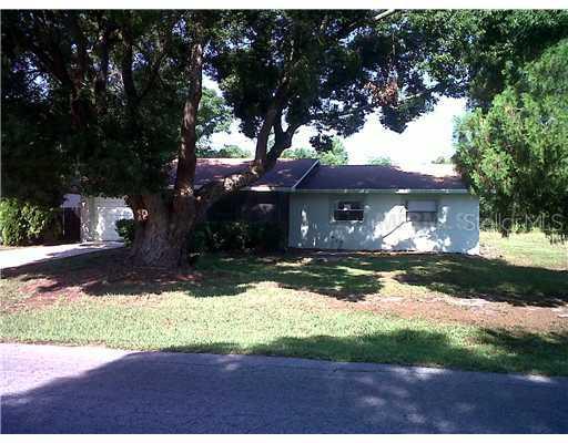 27829 Lois Dr., Tavares, FL 32778