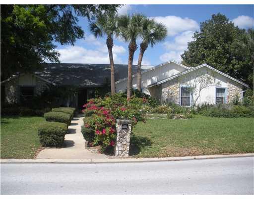 1305 Lake Francis Dr., Apopka, FL 32712