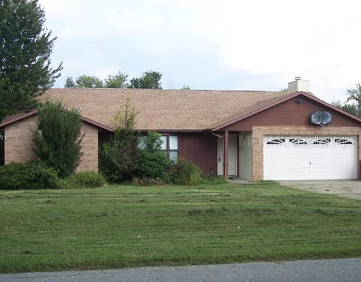 27812 Lois Dr., Tavares, FL 32778