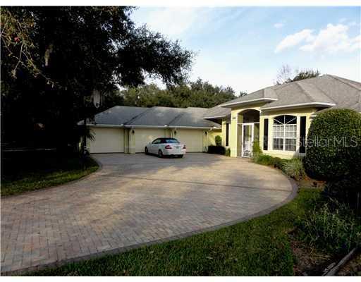 29742 Squirrel Point Rd., Tavares, FL 32778
