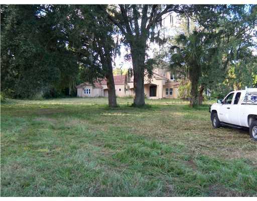 303 Debuel Rd., Lutz, FL 33549