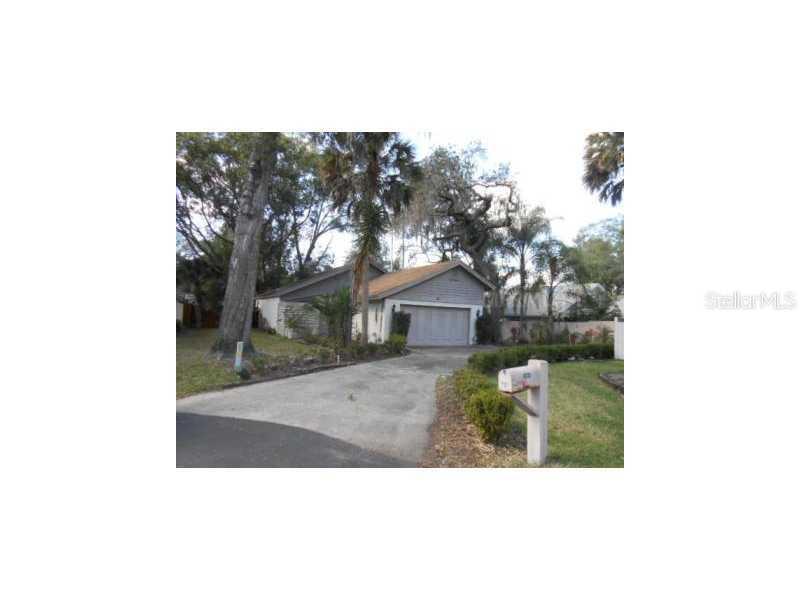 701 Lakeside Pl., Longwood, FL 32750