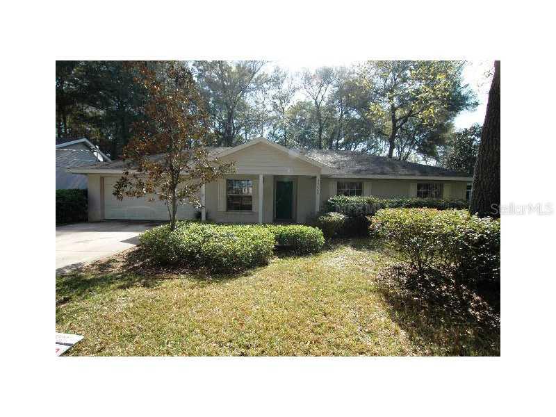 26006 Sackamaxon Dr., Sorrento, FL 32776