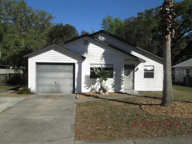 204 Deborah Ave., Leesburg, FL 34748
