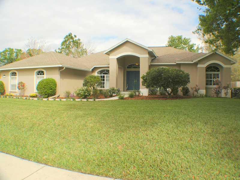 702 Fayette Pl., Lutz, FL 33549