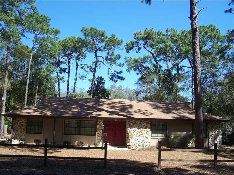 221 Oakhurst St., Altamonte Springs, FL 32701