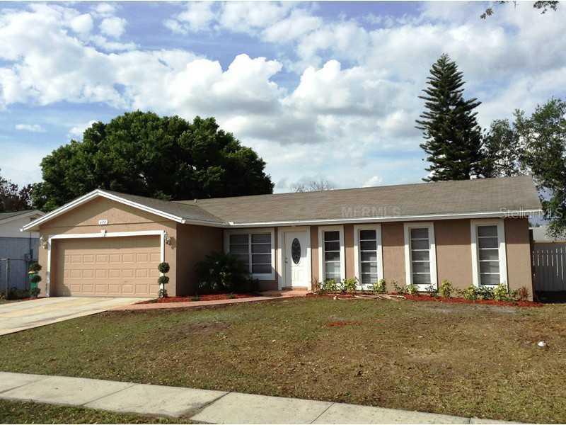 677 Royal Palm Dr., Kissimmee, FL 34743