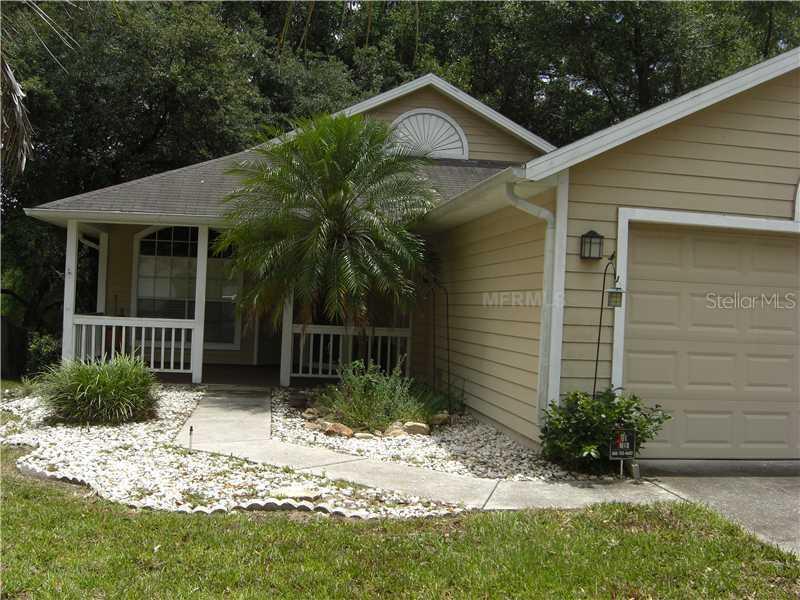 996 Maple Ct., Apopka, FL 32703