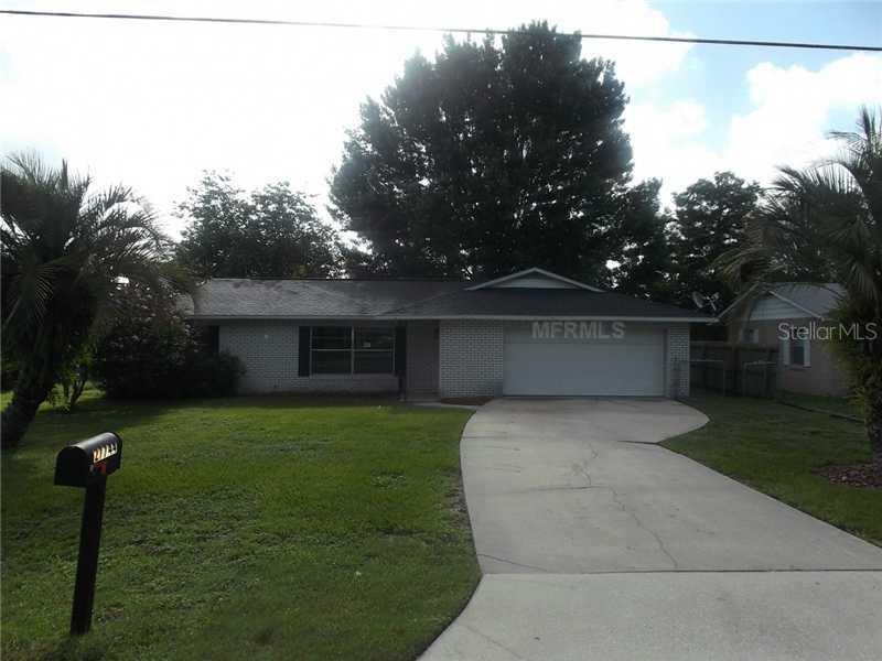 27744 Lois Dr., Tavares, FL 32778