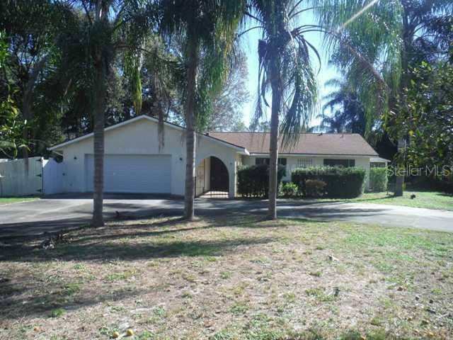 28510 Tammi Dr., Tavares, FL 32778