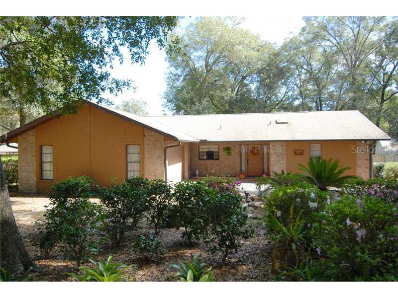 30928 Ridgeview Ave., Sorrento, FL 32776